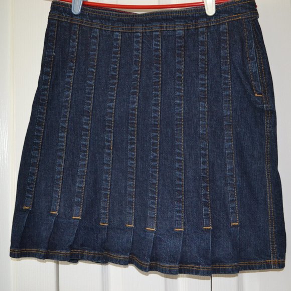 Tommy Hilfiger Dresses & Skirts - pleated denim skirt size 10